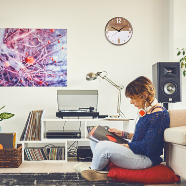 Relaxdays Wanduhr Holzoptik/Weiß