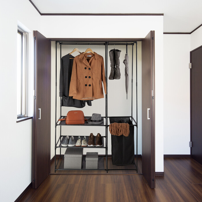 Relaxdays Offener Kleiderschrank mit Wäschekorb