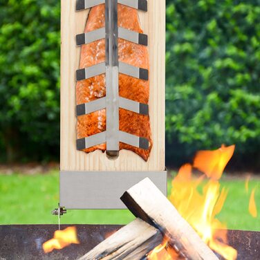 Relaxdays Flammlachsbretter 2er Set, HxB: 55 x 20 cm, Räucherbrett f. Lachsfilet, Zedernholz, mit Halterungen, Natur